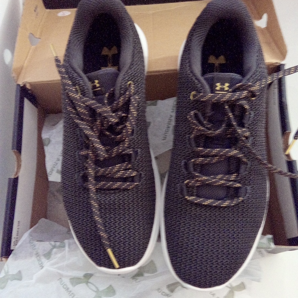 New Under Armour With Ripple MTL Grey Women's Size US 10
